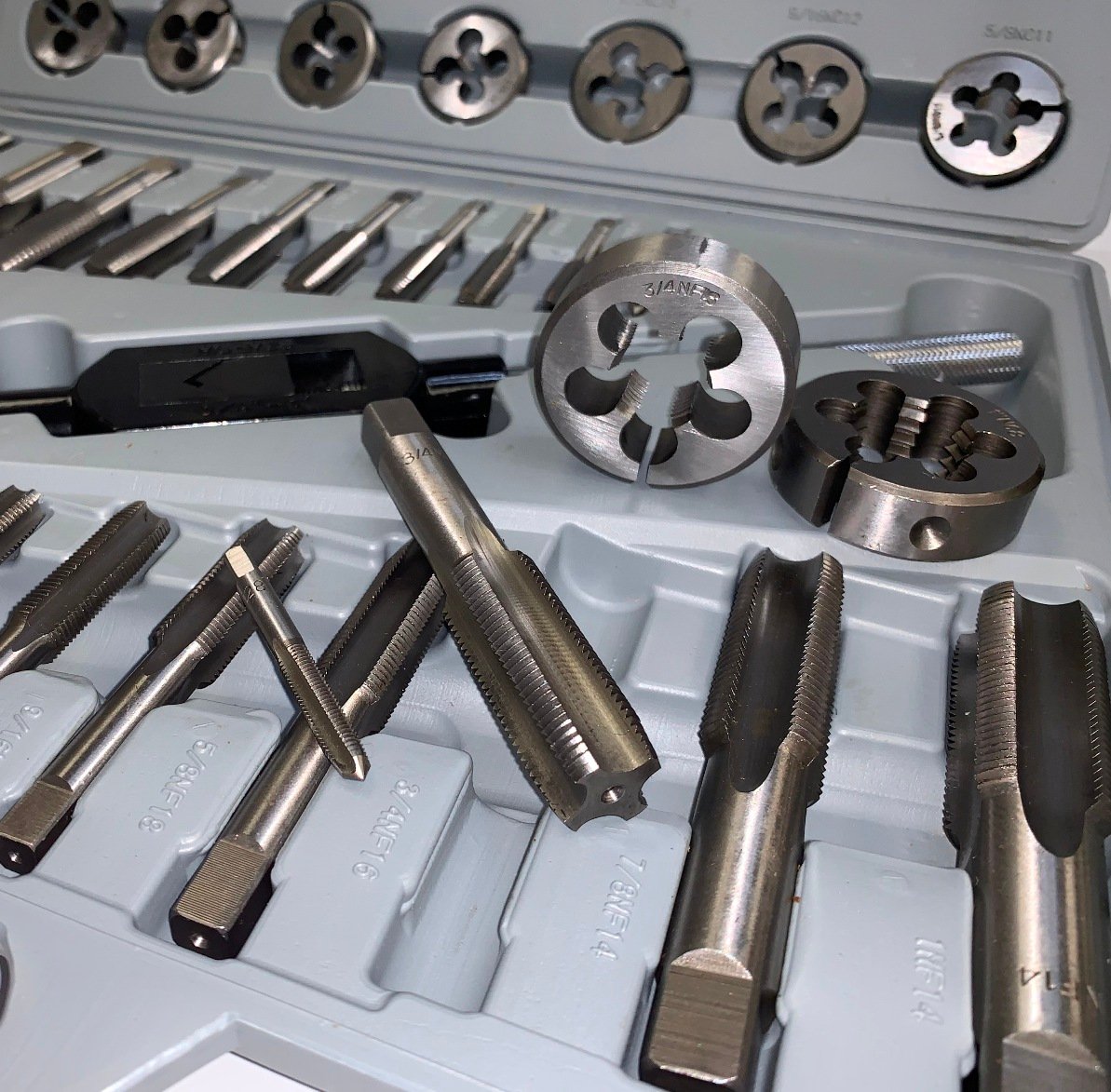 45 PIECE TAP & DIE SET (1/4-1 INCH) - HEAT TREATED ALLOY STEEL. (1011-0001) - Image 5